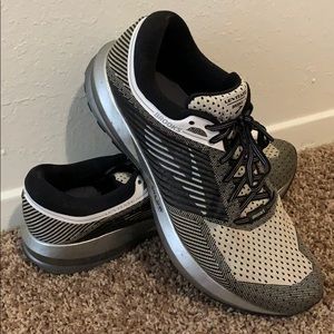 Brooks Levitate Running Shoes